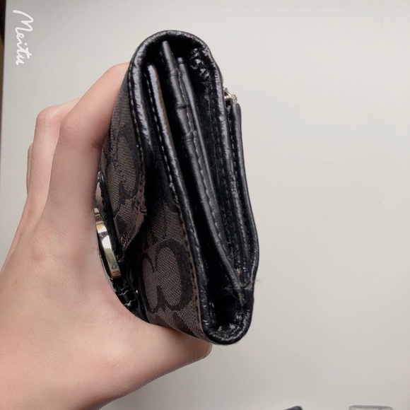 COACH Wallet Black Buckle Trifold - Picture 7 of 11